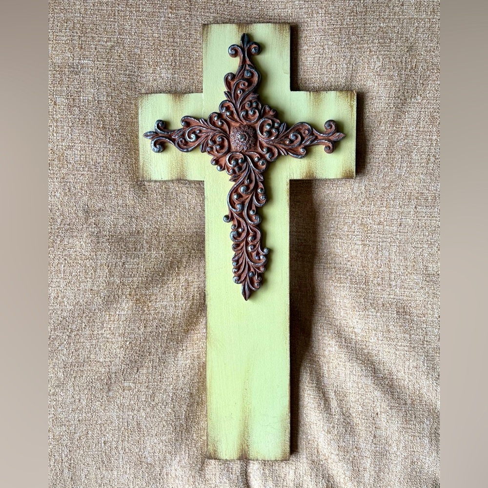 HOME DECOR : Wood and Wrought Iron Wall Cross